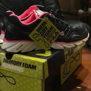 FILA Woman’s Running Sneaker size 6 1/2